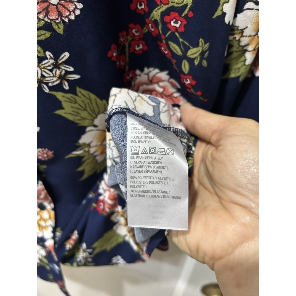 D&Co Denim Company Navy Floral Print Button Down Shirt Women's Medium - Picture 5 of 6